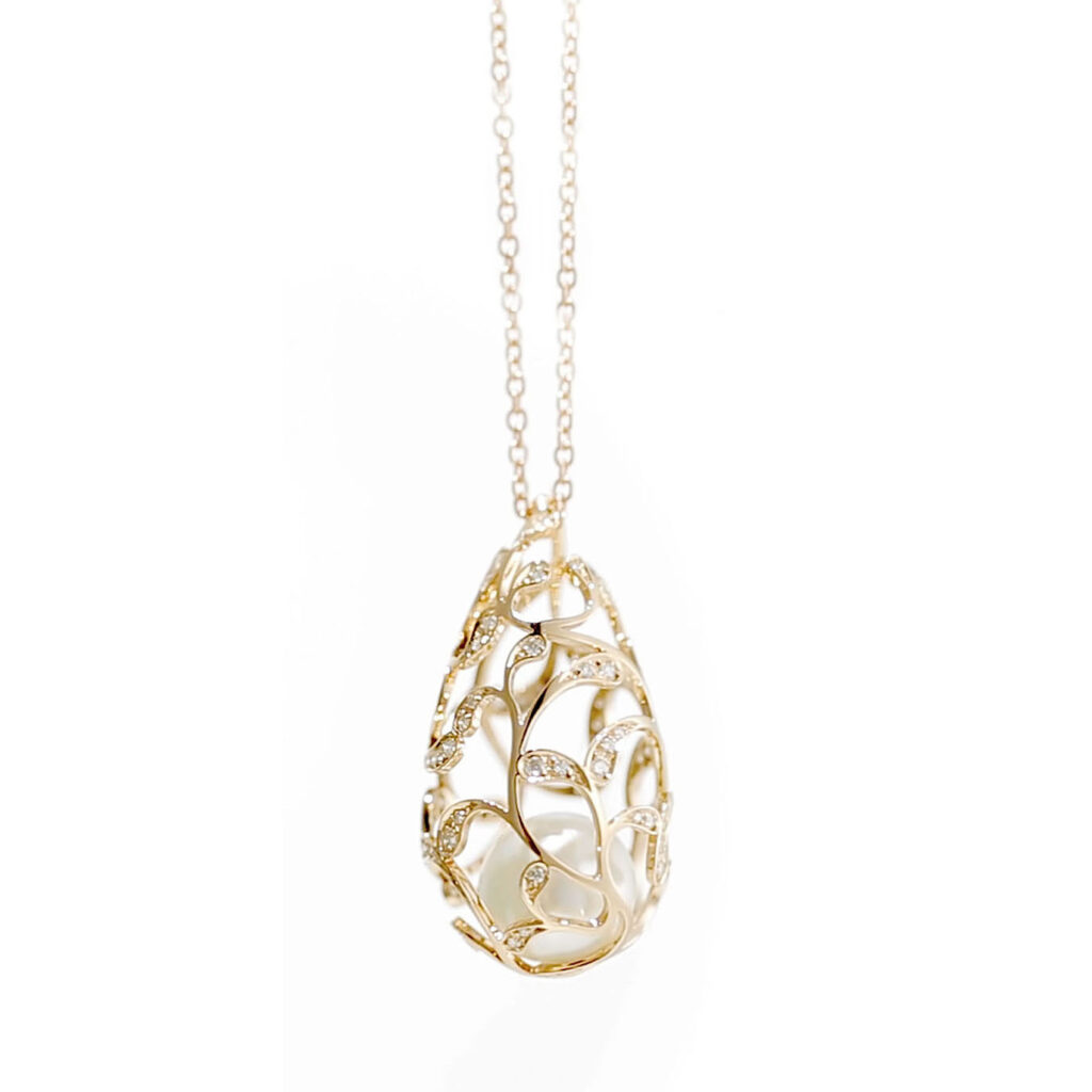 Bolero collection pendant with South Sea pearl and diamond